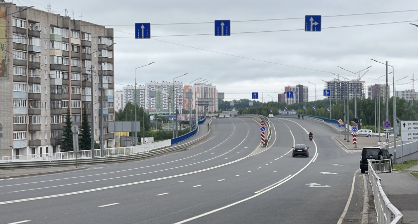 В Кирове на улице Ивана Попова появилась выделенная полоса для автобусов