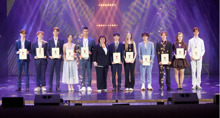 В Кирове состоялось церемония чествования выпускников-медалистов школ