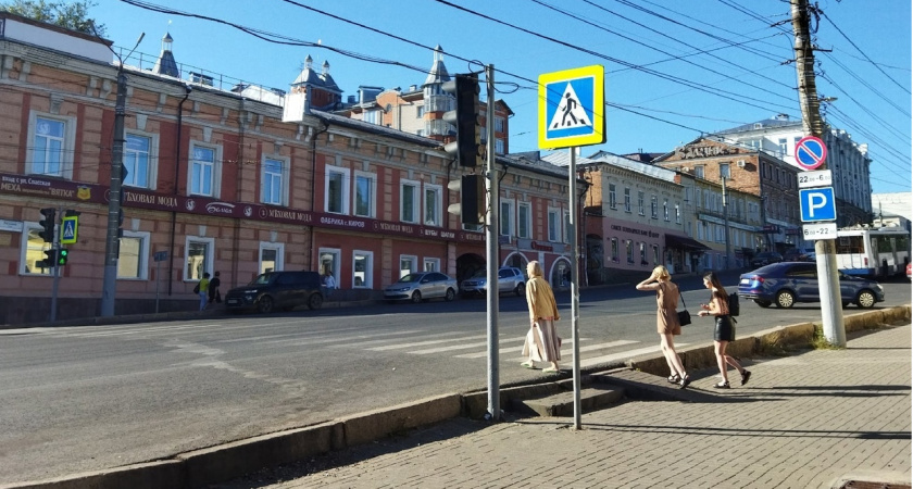 Нельзя громко сморкаться и "тыкать" - что шокировало иностранцев в России