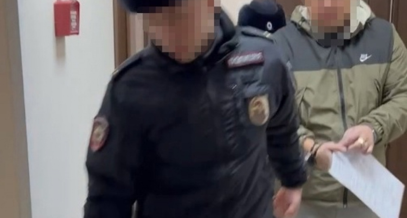 В Кировской области бывший сотрудник полиции обвиняется в получении взяток