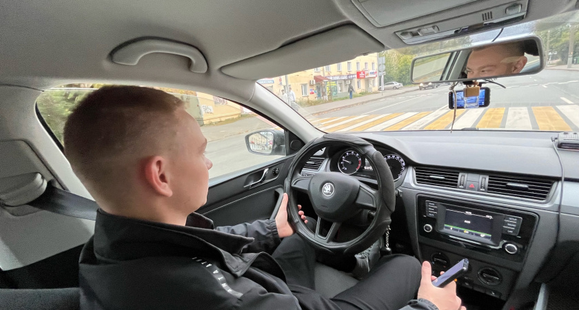 Протираю фары и салон этой жидкостью – и автомобиль свеженький, как из салона