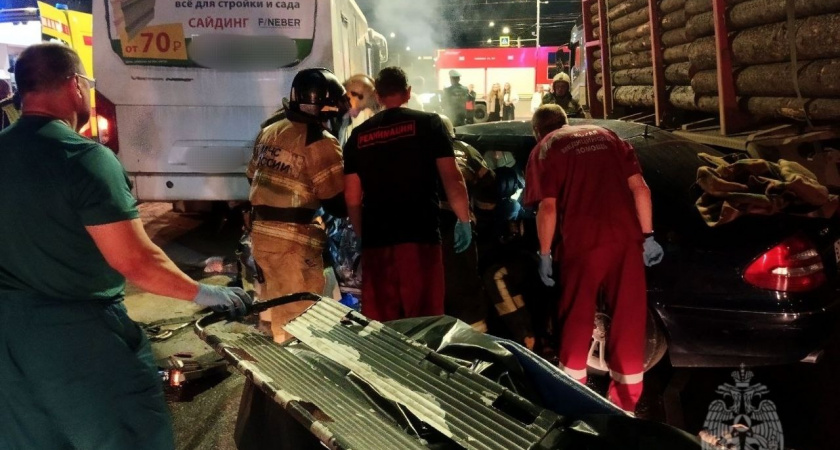 Появились подробности массового ДТП с тремя легковушками и автобусом в Кирове