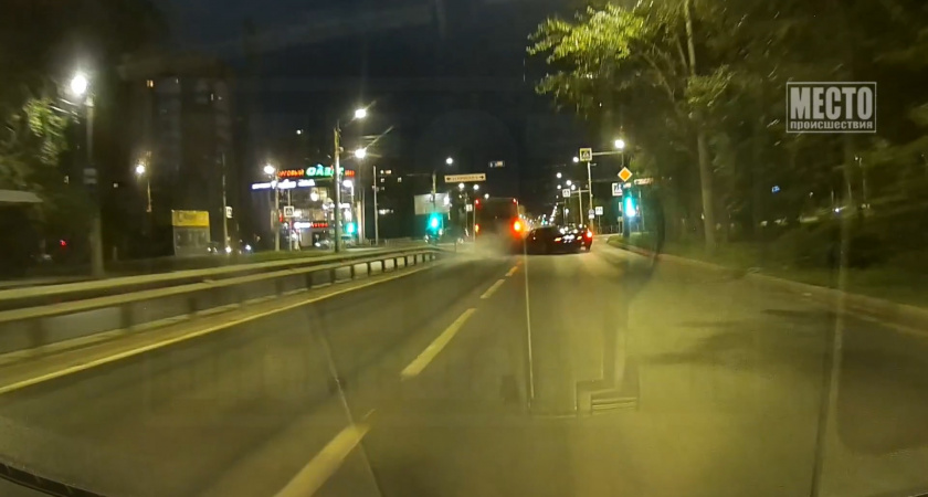 Появилось видео массовой аварии на улице Производственной в Кирове