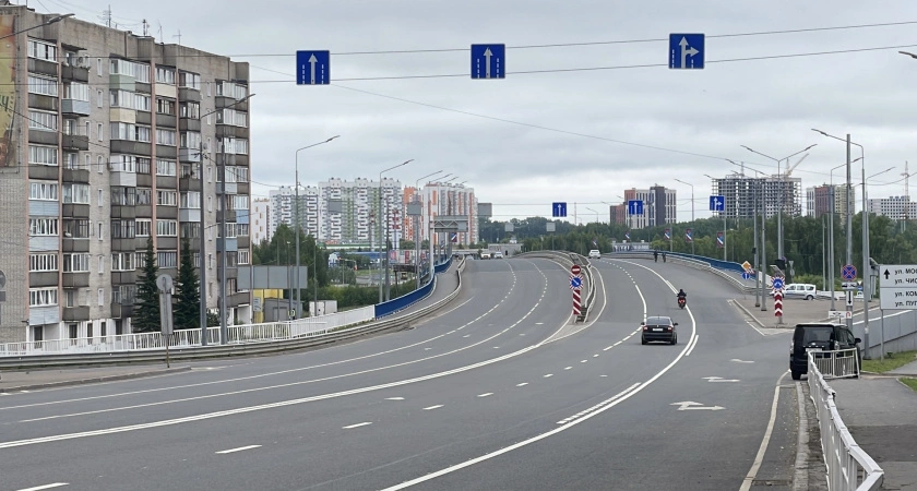"Зачем ради трех автобусов закрыли целую полосу для машин?": мнения кировчан о появлении первой "выделенки" для общественного транспорта