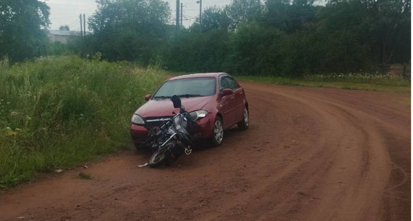 Школьник на мопеде заехал под колеса иномарки в Белохолуницком районе