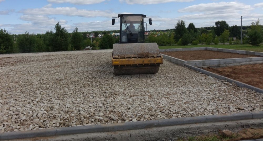 В Дороничах благоустраивают парк имени А. П. Логинова