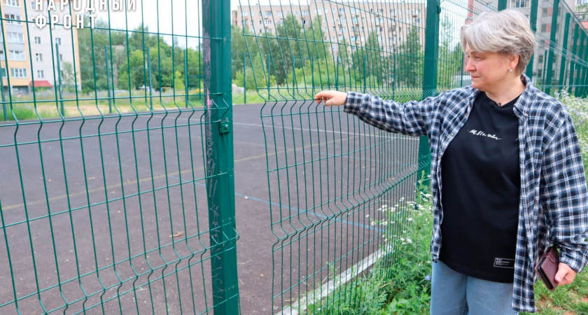 В Кирове вернут ограждения и уберут мусор со спортплощадки на Упита