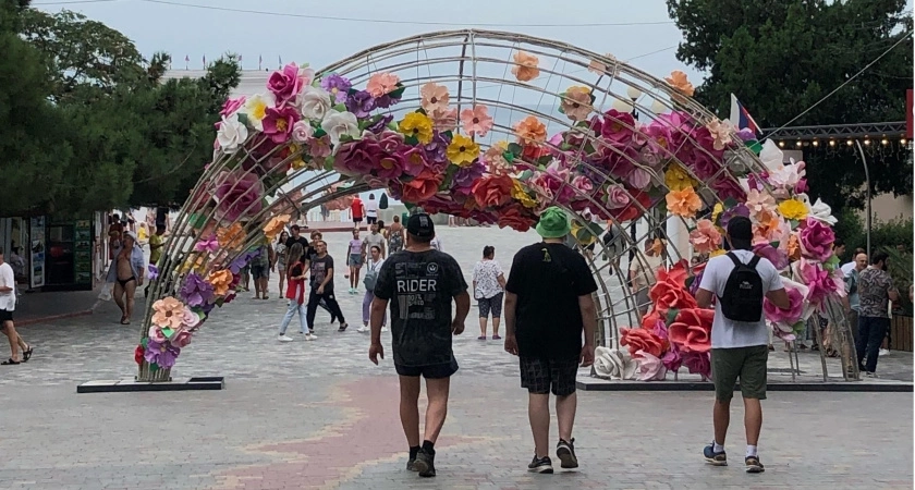 Здесь не любят русских: где русскоязычных туристов терпят сквозь зубы - даже чаевые не растопят этот лед