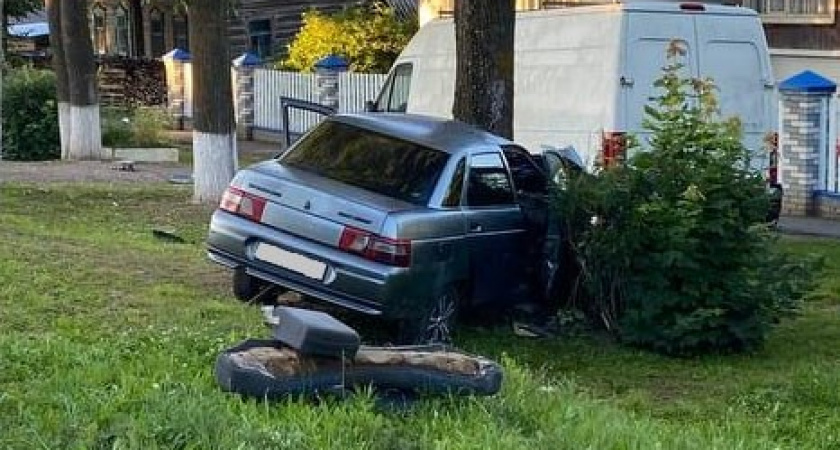 Водитель-подросток уничтожил "десятку" и покалечил друга в ДТП в поселке Кикнур