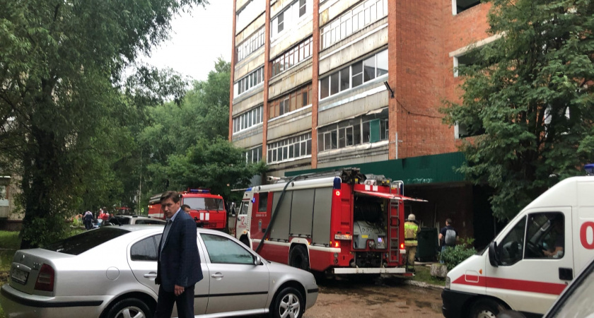 В Зуевке при пожаре хозяин горевшей квартиры получил ожоги