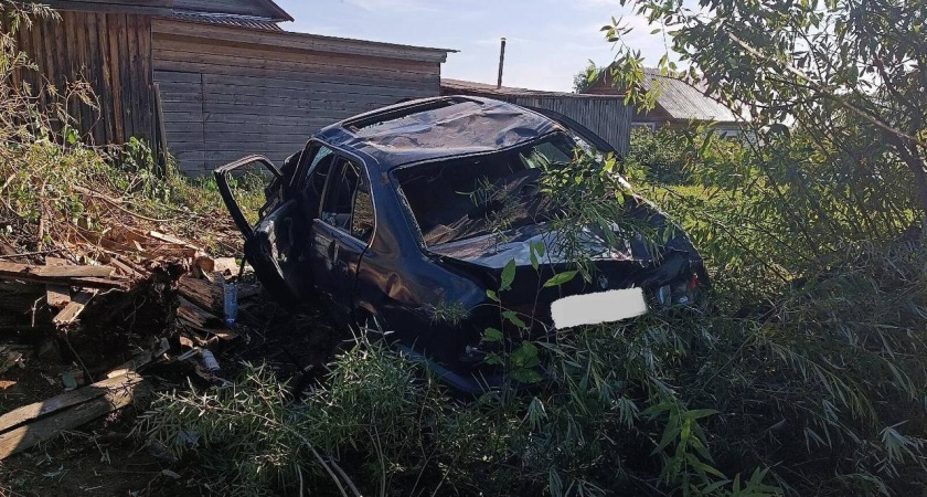 Три молодых парня покалечились в ДТП, гоняя на BMW по Нагорску