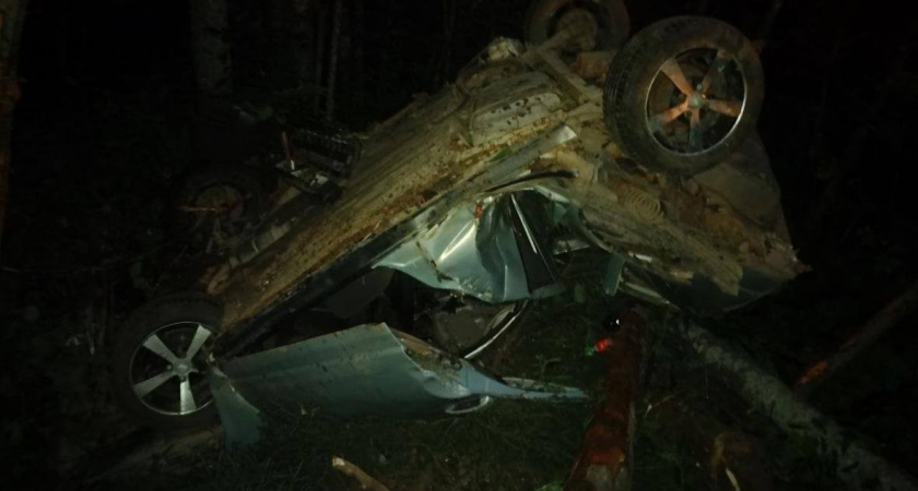 В Верхошижемском районе бесправник уничтожил легковушку, опрокинув ее в кювет