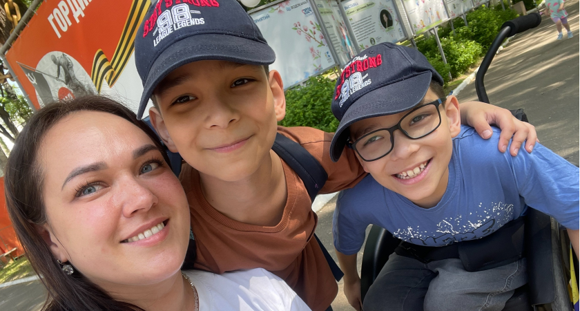 "Прохожие косились на 4-летнего сына в коляске": мама ребенка с ДЦП о реакции окружающих