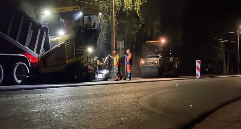 Дороги и тротуары по семи улицам продолжают благоустраивать в Кирове