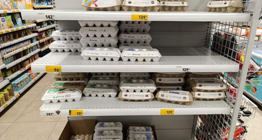 Покупатели стали хитрее: зачем они подменивают яйца в магазинах