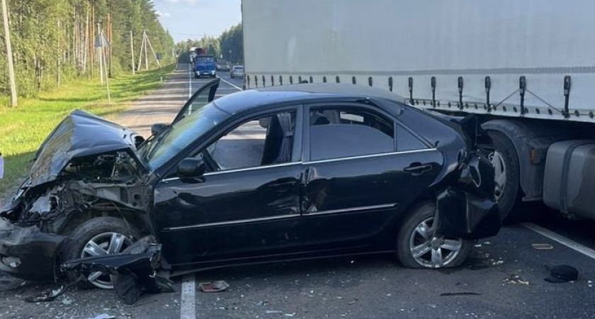 На трассе в Юрьянском районе столкнулись грузовик и четыре легковых автомобиля