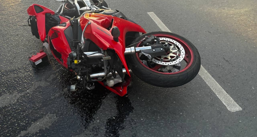 В Кирове авария с участием мотоцикла и автомобиля закончилась гибелью человека