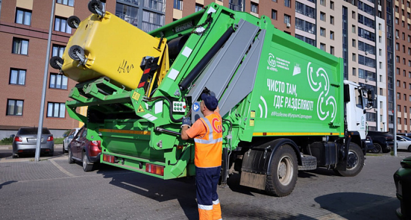Киров получил новую технику для раздельного сбора отходов