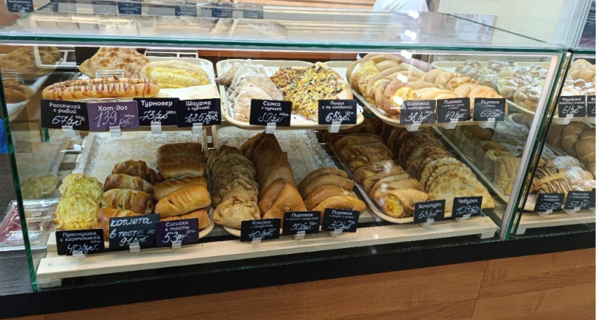 Что скрывается за такой аппетитной вывеской в Пятерочке: стоит ли покупать свежую выпечку?