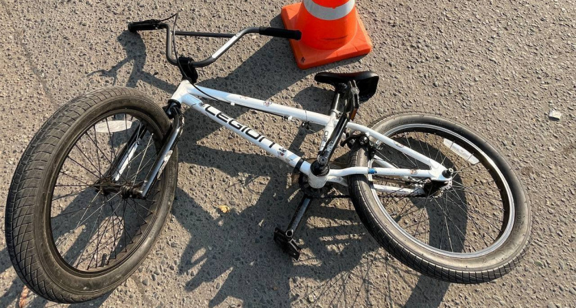 Двух юных велосипедистов в одну минуту сбили в разных местах в Кирове