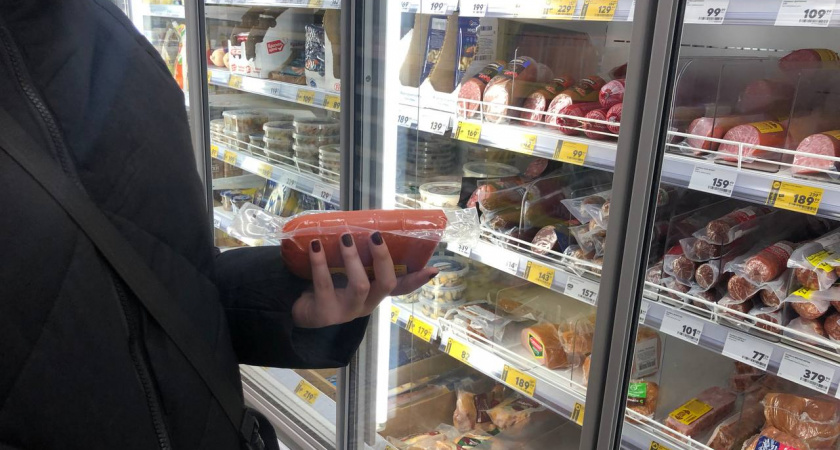 В Магните колбаску за 59 еле успел отхватить - даже продавать не хотели: узнал ее состав - и ахнул