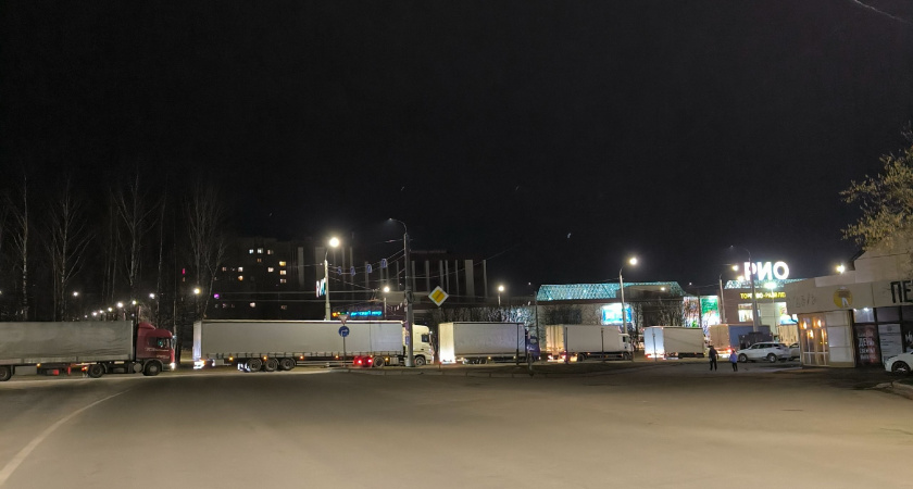 Почему фуры едут друг за другом и не дают обгонять? Вот их секрет