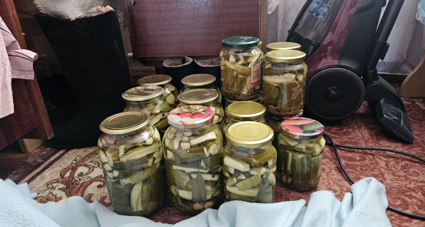 Этот рецепт огурцов у мужа любимый, он в погребок только за такими: пробовал другие, но все не то - рассказываю