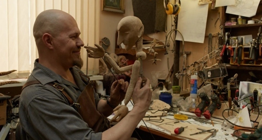 "Детский смех во время спектакля - лучшая награда": кировский инженер-конструктор театра кукол о работе и первых изобретениях