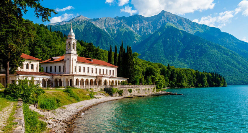 Что не так в Абхазии с едой или не в ней причина, раз русские туристы едят там «Доширак»