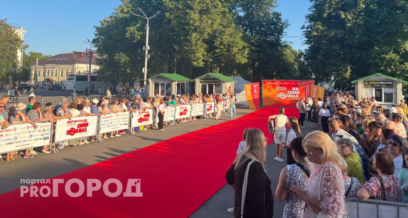 В Кирове популярные артисты пройдут по красной дорожке на Театральной площади 