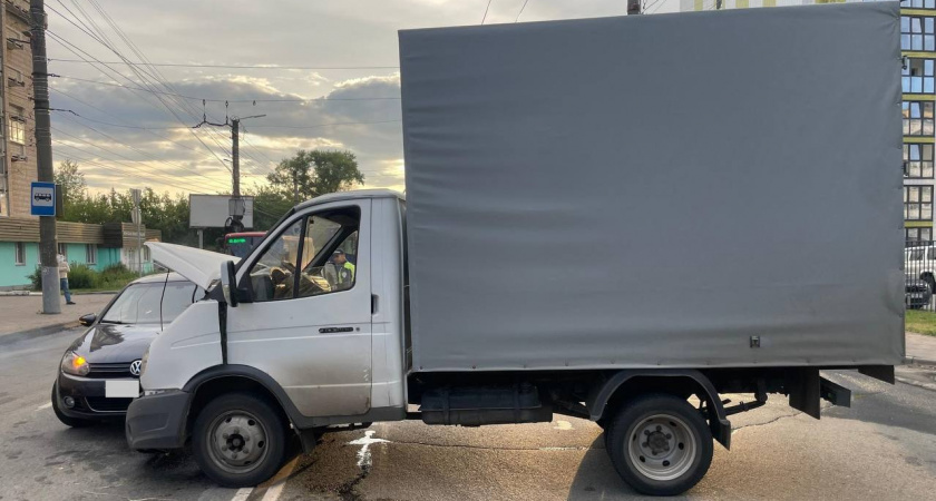 Два маленьких мальчика получили травмы в аварии с фургоном в Кирове