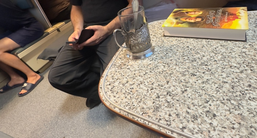 Начальник поезда рассказал, что на самом деле происходит в вагонах: буянят, закатывают истерики, убегают за мороженым