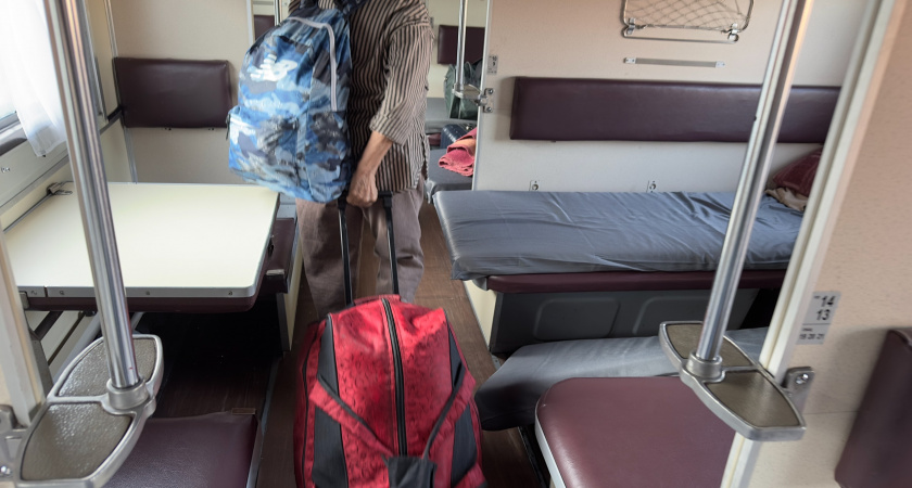 В крымском плацкарте пенсионеры не поделили места: приходил начальник поезда, но решил не связываться