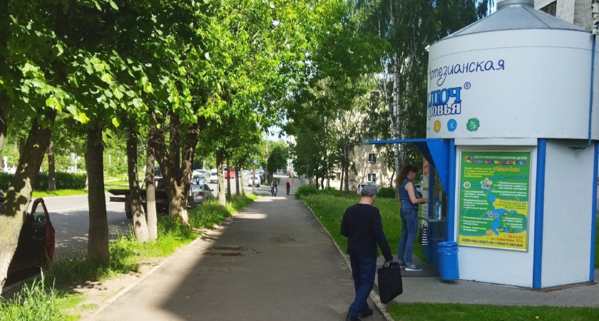 В Кирове все киоски по продаже воды перешли на наличный расчет