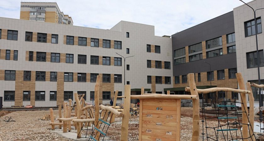 В Кирове из-за срыва сроков сдачи одной школы для ее учеников запустят автобусы