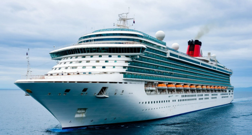 Круиз длиною 15 лет: пенсионерка продала все и купила каюту. Вот как устроена жизнь на корабле