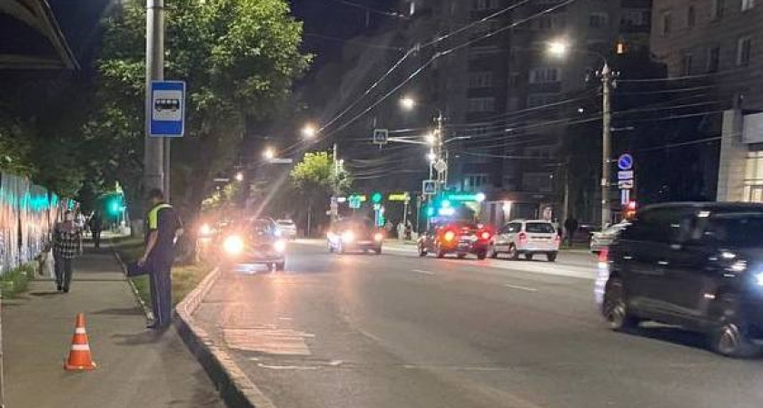 В Кирове самокатчик сбил пенсионерку и скрылся с места ДТП