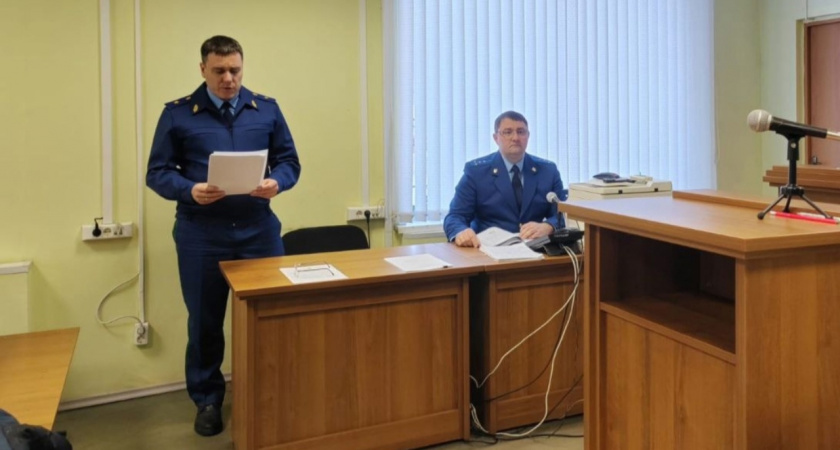 Малмыжская чиновница пристроила мужа в администрацию и осталась без работы