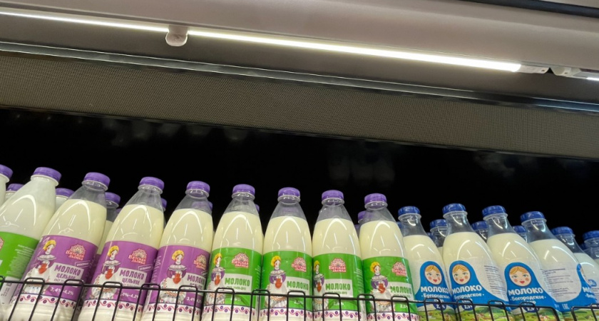 Узнала, зачем продавцы стучат по молоку — и теперь тоже так делаю