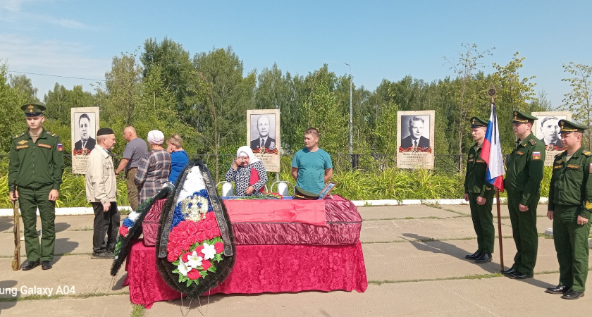 В Малмыжском районе простились с 37-летним контрактником, погибшим на СВО