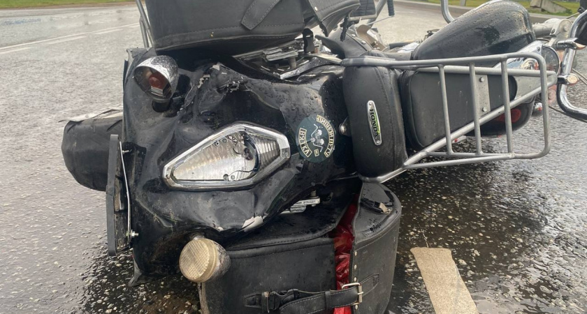 В Кирове после падения с мотоцикла водителя сбила машина
