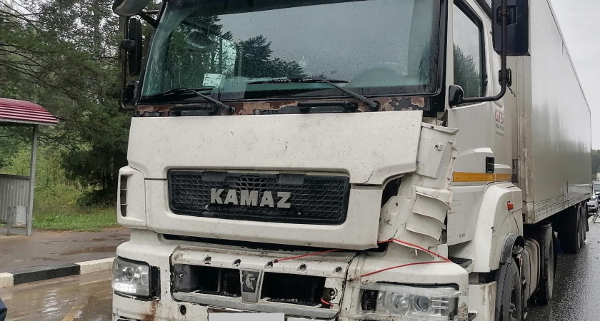 В Слободском районе столкнулись легковушка и КАМАЗ