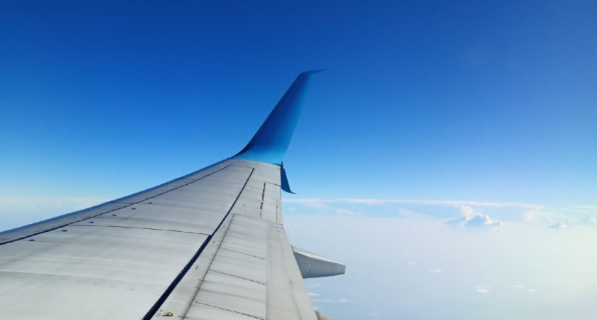 Стюардесса рассказала, почему в самолет не стоит надевать джинсы или кроссовки