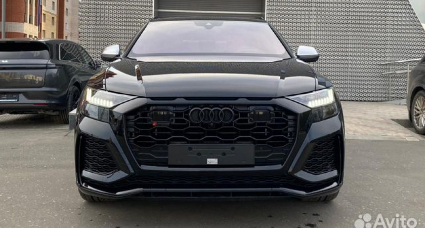 "Редкой модификации, салон из премиум-велюра": сколько стоят пять дорогих машин с пробегом в Кировской области