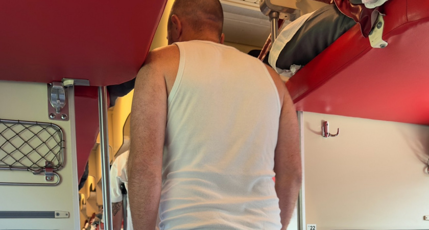 «Кинул штаты мне в лицо и громко чавкал колбасой»: случай из плацкарта, где женщина отказалась меняться полками