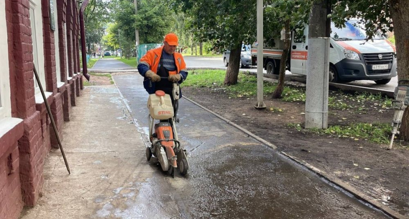 Киров активно борется с подтоплением пешеходных зон