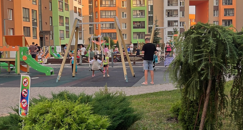 В Кировской области ввели дополнительные меры поддержки детей-сирот