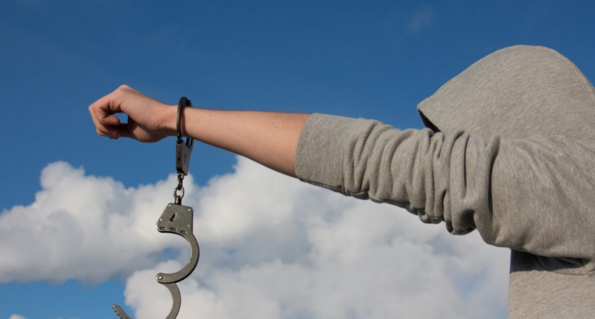 Великий самозванец XX века: 37 лет выдавал себя за других людей — зачем он это делал?