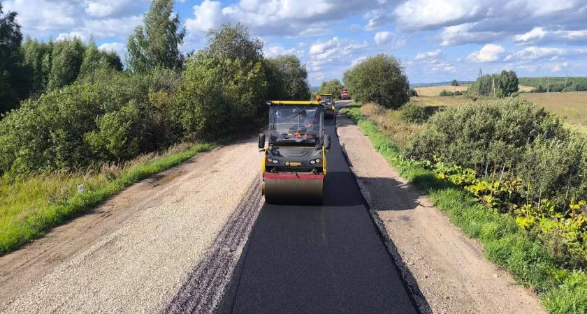 В Куменском районе размыло дорогу у поселка Речной