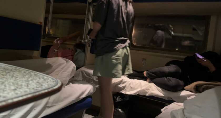 "Мало одежды, но много наглости": попутчица клянчила нижнюю полку и еду - вот что ей ответил юрист